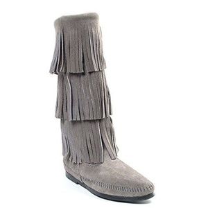 NWOT~Minnetonka Mid Calf 3 Layer Fringe Boots